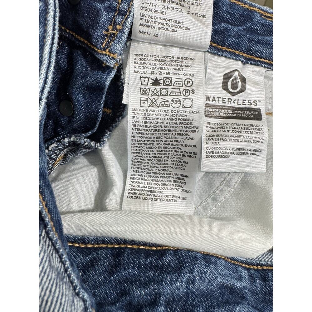 Levi's Women's Sz M Denim Bib Overalls Blue Jeans Straight Leg 30" Waist - Picture 8 of 10